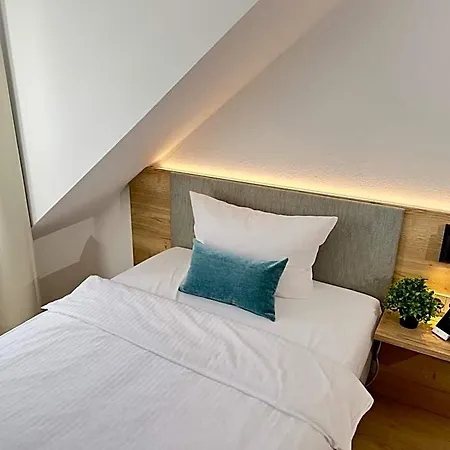 Living & Serviced By Blauer Wolf Apartment *